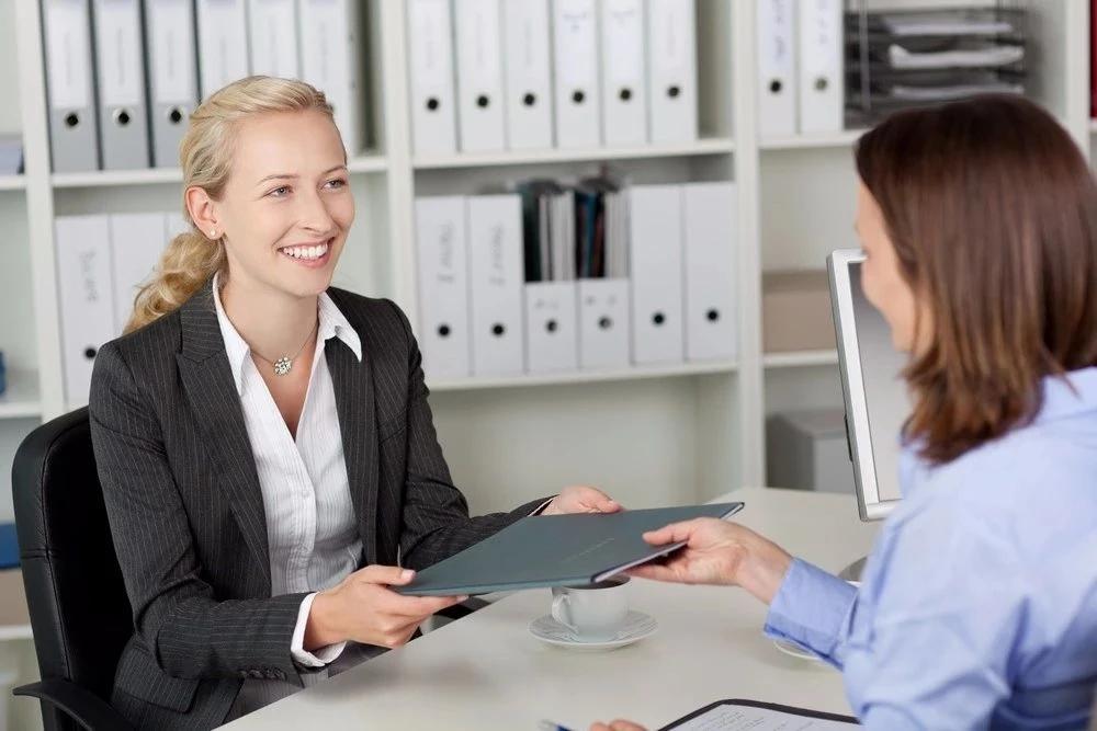 特斯拉(TSLA.US)推出复古未来风格餐厅,正式开张于好莱坞